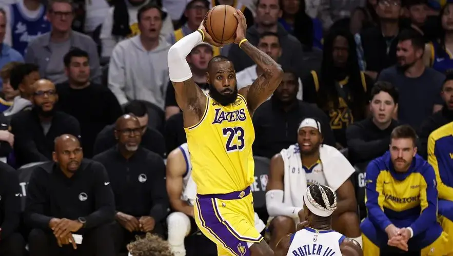 LeBron James se convierte en el jugador con más partidos de la historia de la NBA