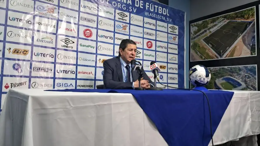 Luis Fernando Tena sobre la afición salvadoreña: “Fue extraordinario la manera en que cantaron el himno nacional”