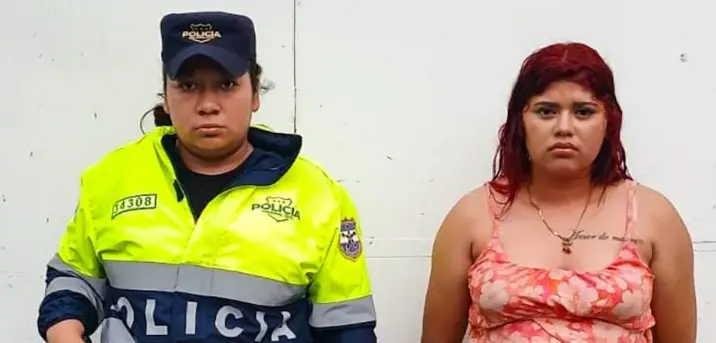 Arrestan a conductora con 114 grados de alcohol señalada de colisionar su vehículo contra otro en Chalatenango