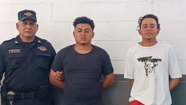 PNC captura a dos señalados de golpear a un hombre tras una discusión en Ahuachapán