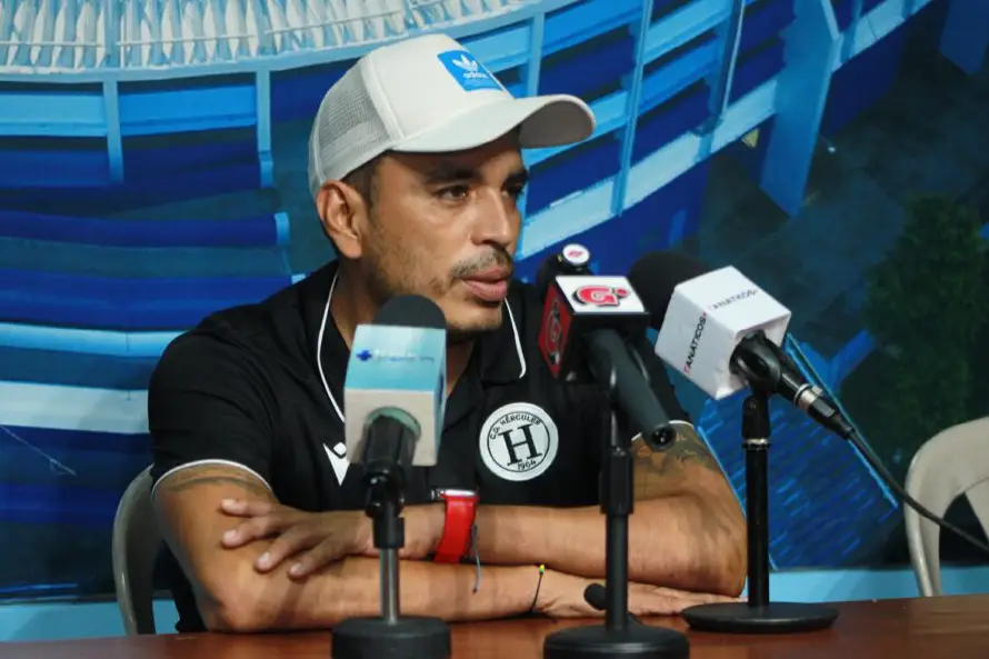 Francisco Hernández, técnico interino del Hércules sobre impago: “Ser jugador profesional no solo implica entrenar, sino que también mantenerse”