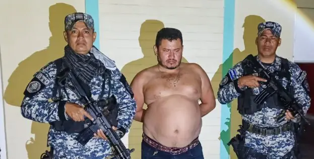 Arrestan a hombre acusado de atacar a su vecino con un corvo en Chalatenango