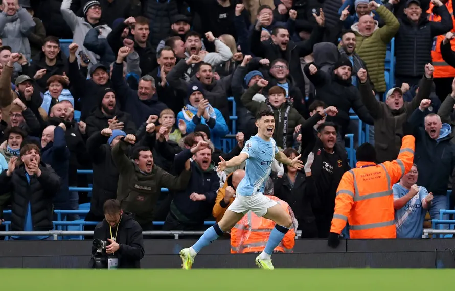 Foden firma un doblete y salva al Manchester City ante un combativo Leeds (3-2)