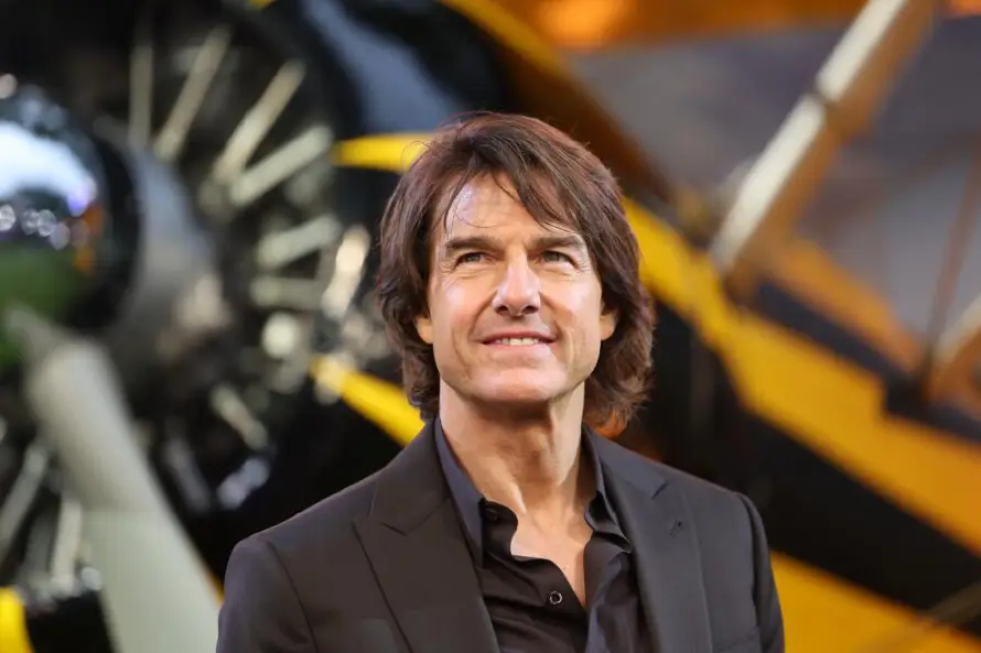 Tom Cruise recibe su primer Oscar en los Governors Awards y promete defender el cine