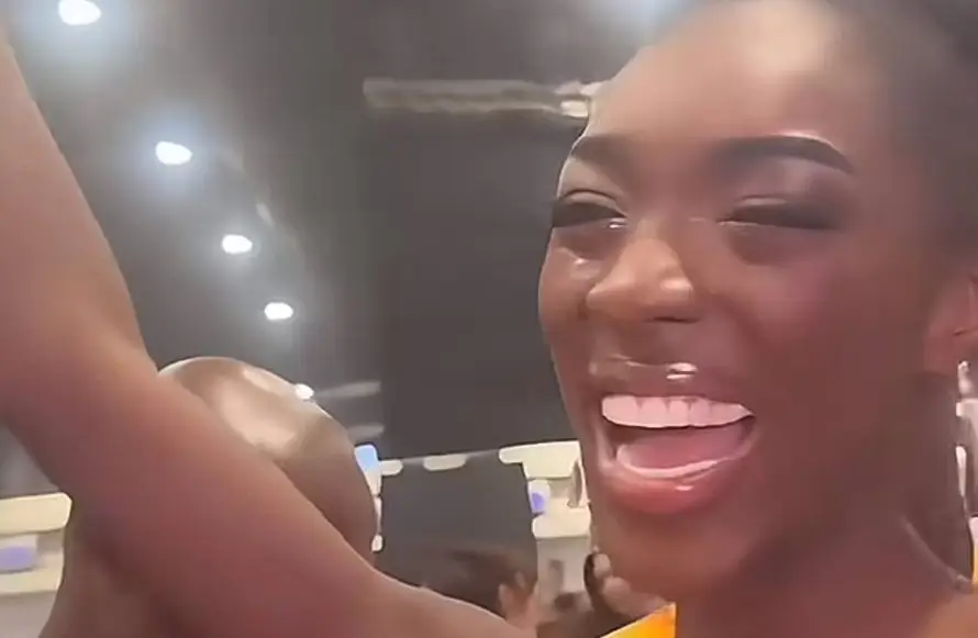 Miss Costa de Marfil lloró en el escenario de Miss Universo, muchos la consolaron