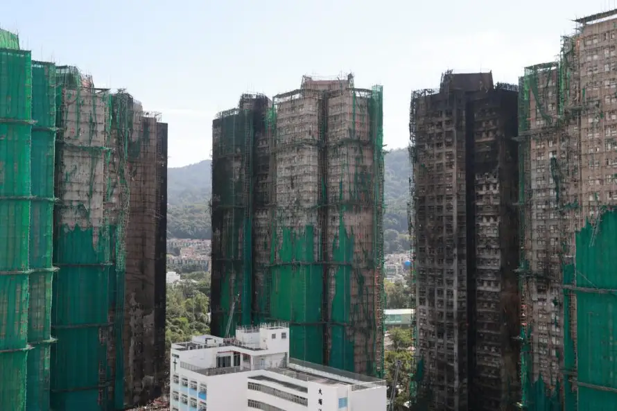 "La seguridad no admite nostalgia": el incendio condena los andamios de bambú en Hong Kong