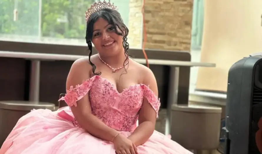 Quinceañera que se viralizó con fotos en Metrocentro fue agasajada en Sonsonate
