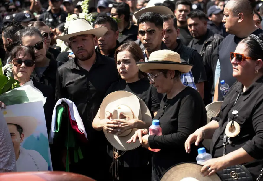 Proponen a viuda de alcalde asesinado en Uruapan como nueva edil
