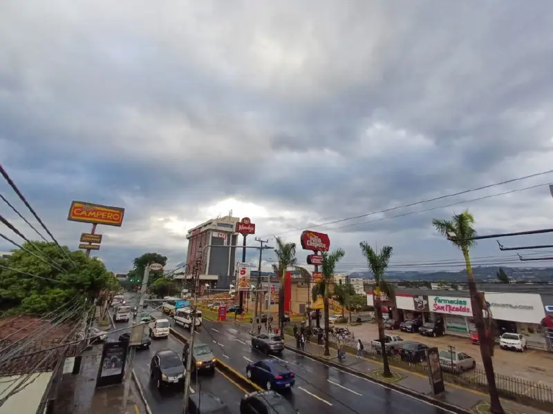 Posibles lluvias breves marcarán el clima de la tarde y noche de este sábado