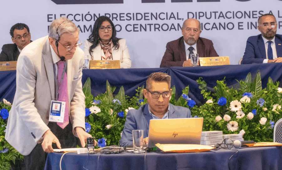 TSE amplía plazo para contratar a empresa que implementará voto electrónico de salvadoreños en el extranjero