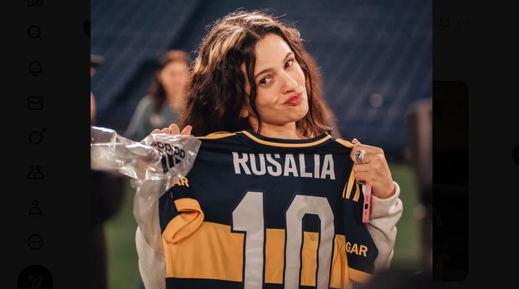 Rosalía visita en Buenos Aires el estadio del Boca Juniors junto al cantante Trueno