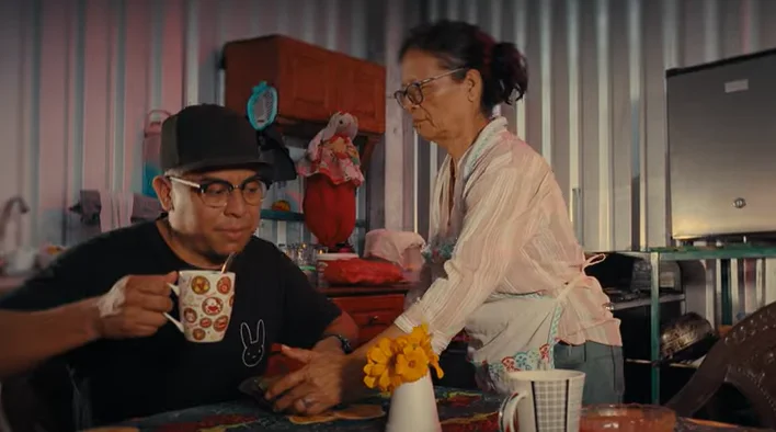 "Mami", un homenaje a la madre con el cantante salvadoreño Dani Cortez