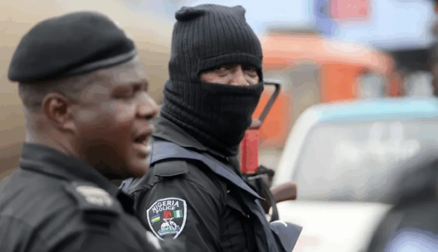 Escapan 50 de los más de 300 estudiantes secuestrados de un internado al norte de Nigeria