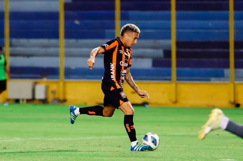 Águila remonta en el Cuscatlán y se lleva el triunfo 2-1 ante Metapán