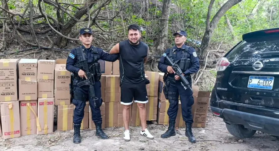 Un hombre fue arrestado con 30 cajas de cigarrillos ilegales en Metapán