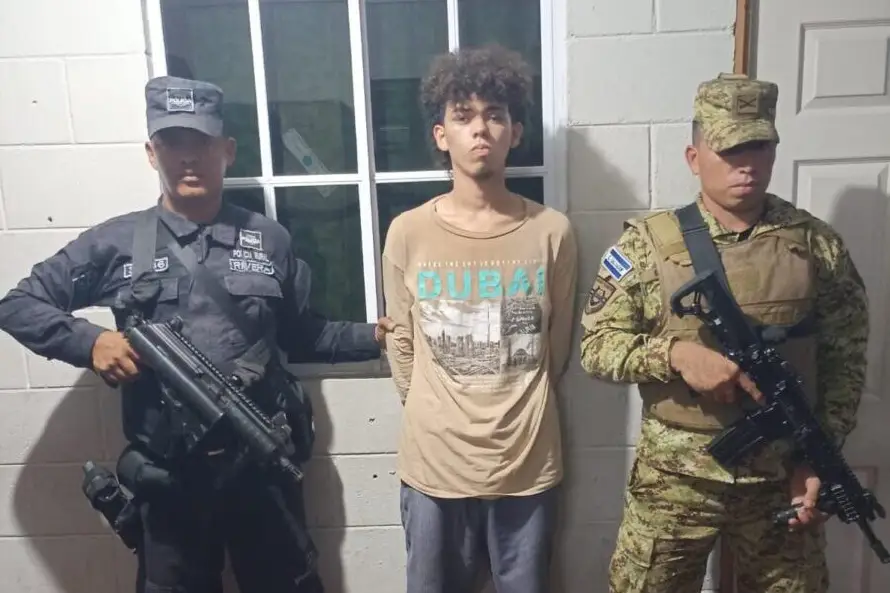 Capturan un joven de 19 años, en La Libertad Costa, con marihuana y cocaína