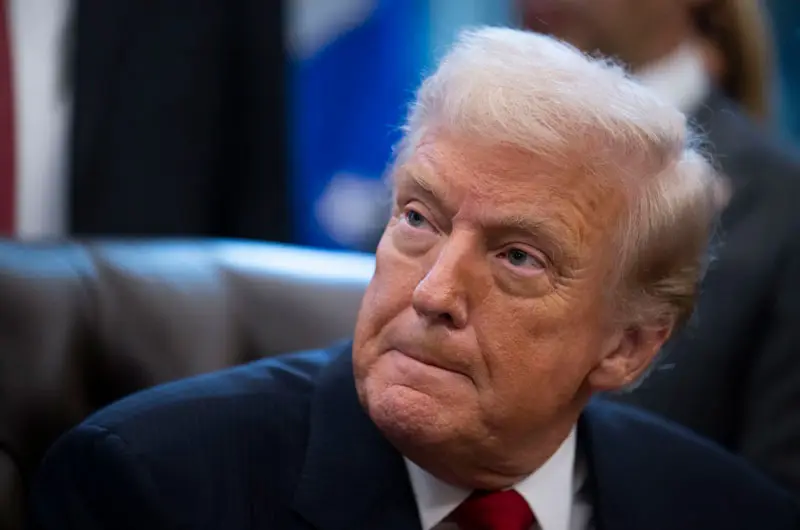  Trump amenaza con retirar licencias a cadenas de televisión que critican su gobierno