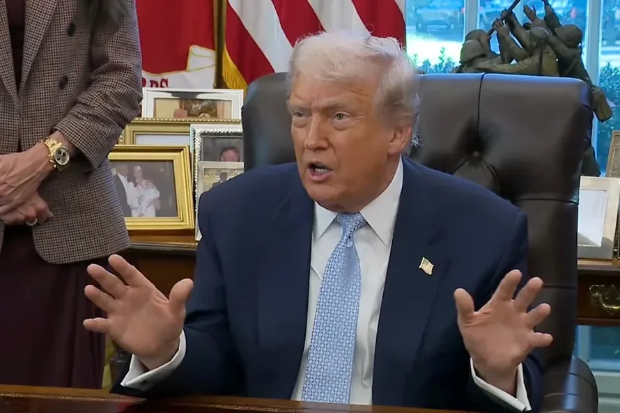 Trump dice que mantiene “todas las opciones sobre la mesa” respecto a Venezuela