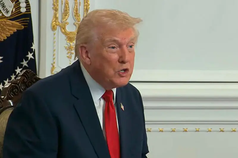 Trump llama "estúpida" a reportera por preguntarle por qué culpa a Biden del tiroteo en DC
