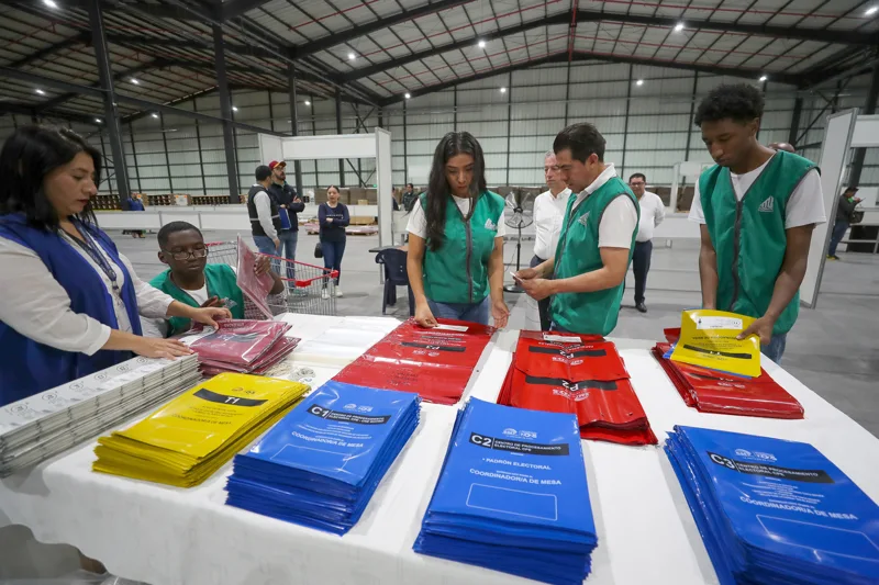 Ecuatorianos votarán el domingo cuatro reformas clave impulsadas por Noboa