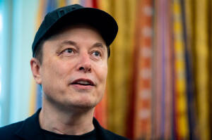 Elon Musk coincide con sus rivales Anthropic y OpenAI en desacelerar la IA