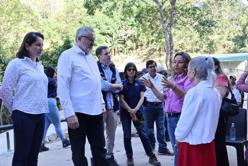 Embajador de Alemania visita proyectos ambientales en la Región Trifinio