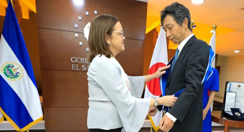 Embajador de Japón recibe Orden Nacional "José Matías Delgado" por su labor diplomática en El Salvador