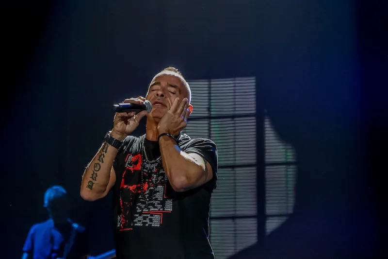 Eros Ramazzotti celebra 40 años de carrera con nuevo disco ‘Una historia importante’ y anuncia gira mundial