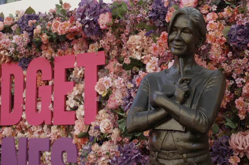 Renée Zellweger inaugura estatua de Bridget Jones en Londres
