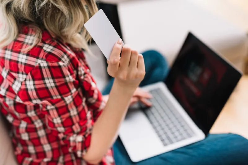 Advierten de falso sitio web de empresa de equipos de audio que roba datos bancarios con descuentos falsos