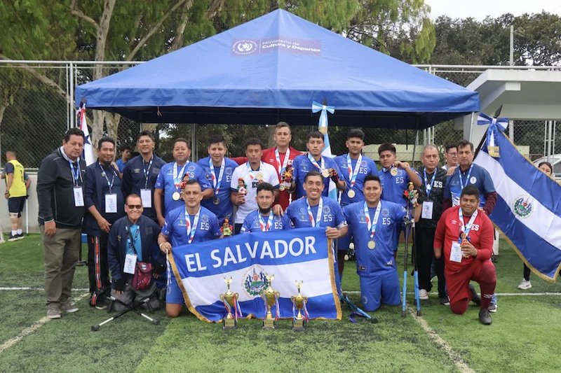 El Salvador gana torneo de fútbol de amputados en Guatemala y se lleva el oro