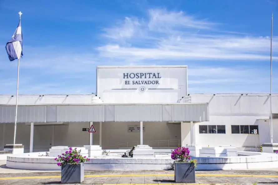 Hospital El Salvador adquiere insumos y servicios médicos