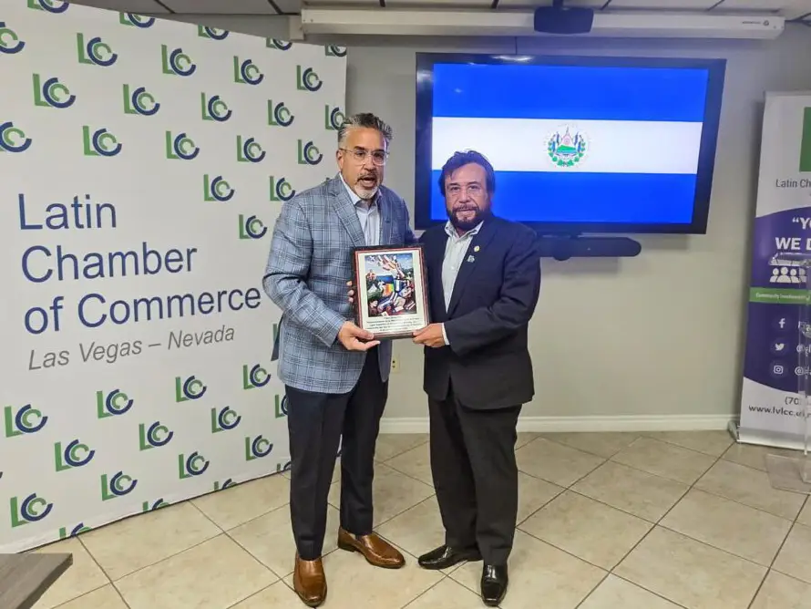 Félix Ulloa viaja a Las Vegas y asiste a encuentro con representantes de la Cámara Latina de Nevada