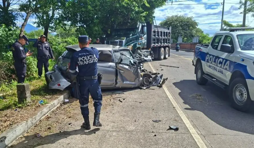 Aparatoso choque deja un muerto y un herido en carretera Litoral