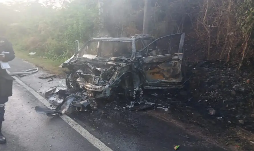 Aparatoso choque deja un muerto, siete lesionados y un vehículo incendiado en Chalatenango Sur
