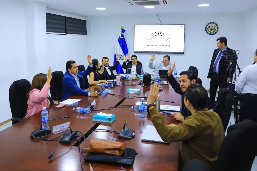 Dictaminan prórroga a gratuidad de inscripción de empresas como “sociedades de acciones simplificadas”