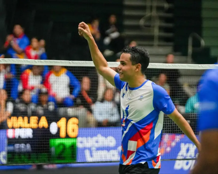 Bádmintonista Uriel Canjura vence al peruano Adriano Viale y suma la segunda medalla de oro para El Salvador en Juegos Bolivarianos