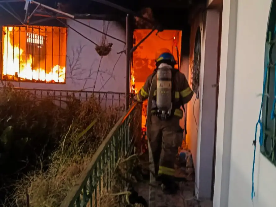Incendios en vivienda, tendido eléctrico y predio baldío