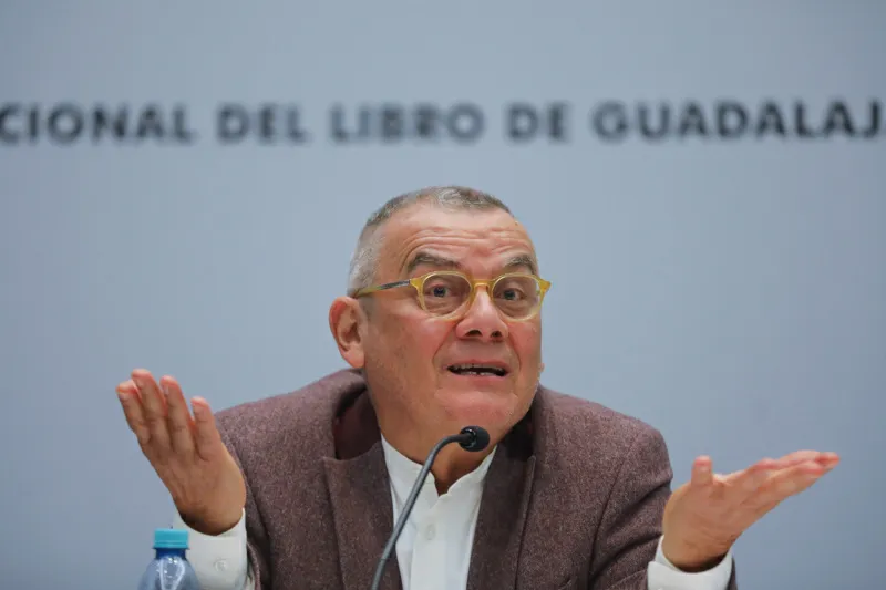 Castellanos Moya: “Los escritores de Centroamérica no viajan, sobreviven los viajes”