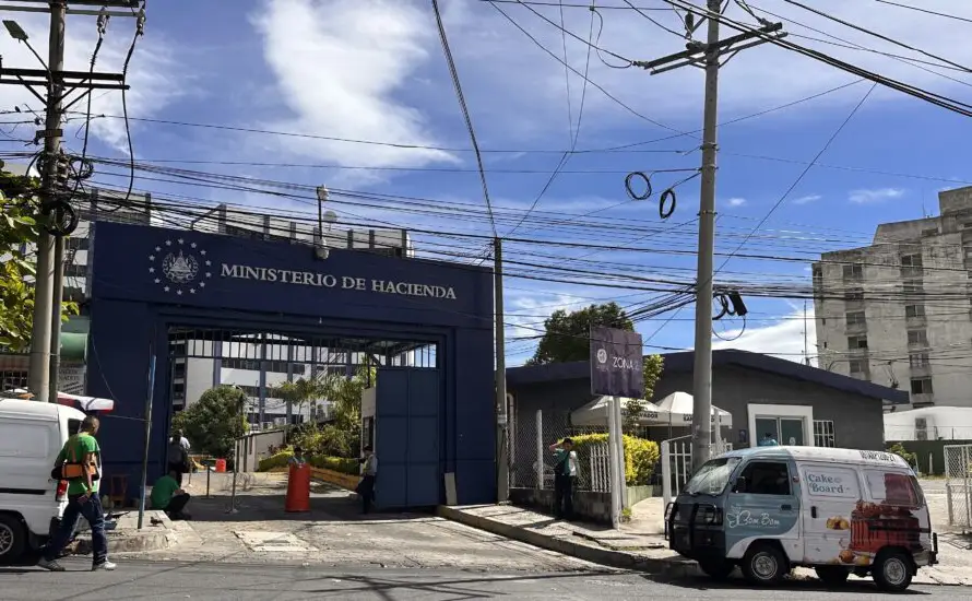 Hacienda amplía becas a estudiantes que hagan sus prácticas en el Ministerio: estas carreras agregó