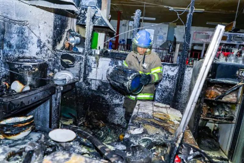 Incendio dejó "cuantiosos daños materiales" en el Mercado Central de San Salvador