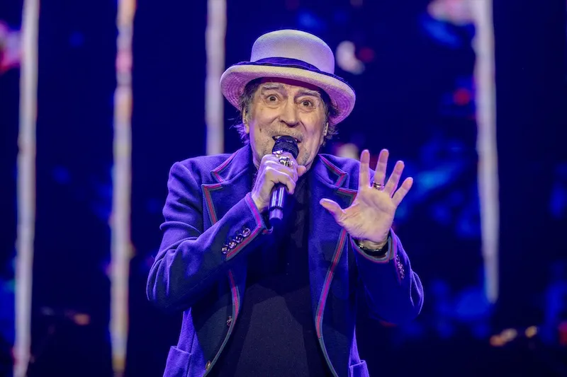 Joaquín Sabina se despide de los escenarios en emotivo concierto en Madrid