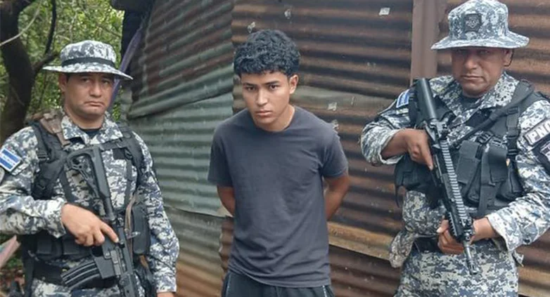 PNC detiene a un hombre que "intentó huir" tras ataque perpetrado por un pandillero