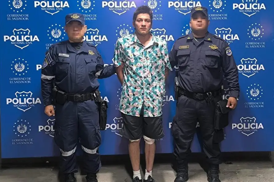 Detienen con 332 grados de alcohol a un hombre y lo acusan de provocar un accidente en Mejicanos