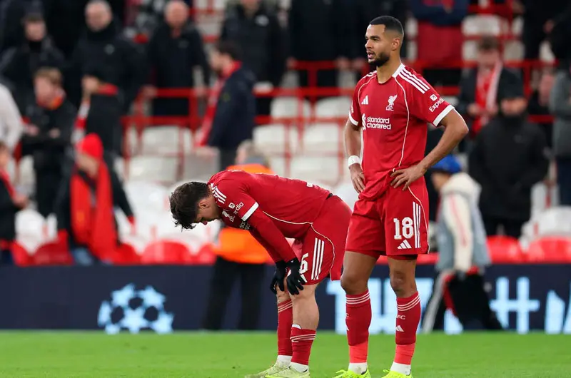 Liverpool sufre una dura goleada 1-4 ante PSV y suma su octava derrota en once partidos