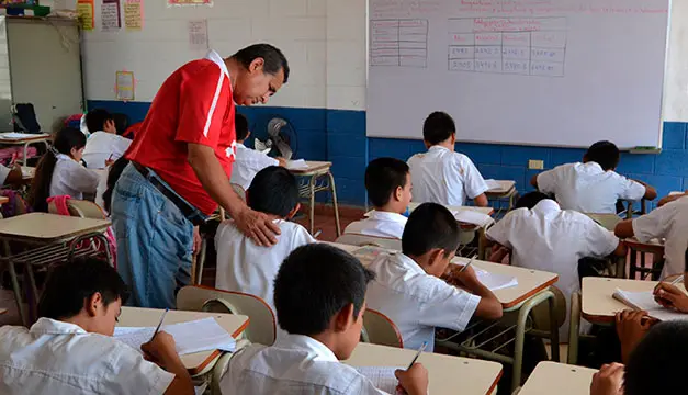 Docentes señalan falta de "ajustes legales" en implementación de reformas educativas