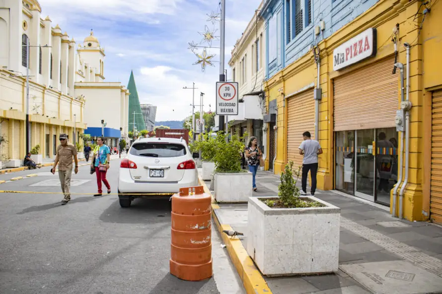 Reforman presupuesto por $6.2 millones para digitalizar trámites en APLAN, ISSS y SRS