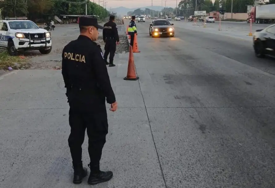 Un padre y sus dos hijos murieron atropellados cuando se dirigían a trabajar, en Morro Grande, Acajutla