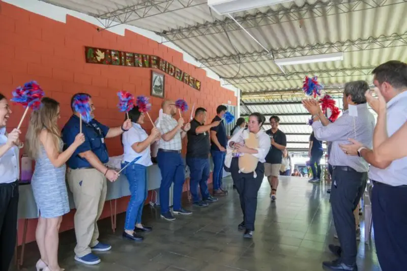 Once nuevos voluntarios estadounidenses llegan a El Salvador para apoyar programas a través de Peace Corps