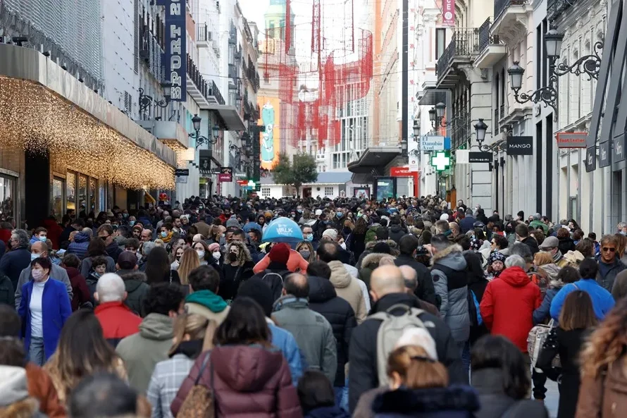 España cumple 50 años de cambios sociales y económicos tras el fin de la dictadura